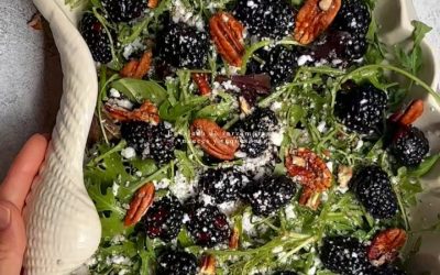 Ensalada de zarzamoras, nueces y queso