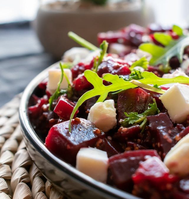 Ensalada de betabel con queso chihuahua